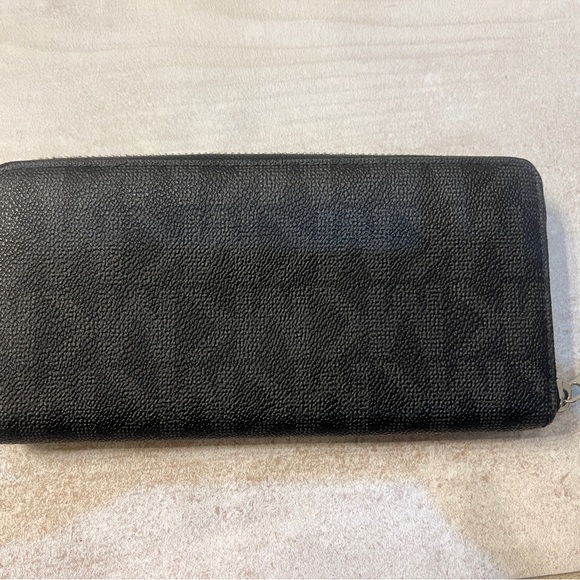Michael Kors Wallet in excellent condition! - Picture 3 of 8